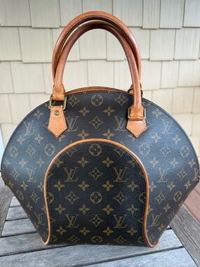 Louis Vuitton Ellipse PM Monogram Canvas Handbag Authentic Clean Interior No Key